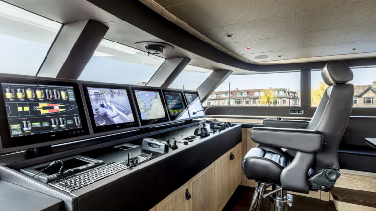 43-Mulder-Calypso-Wheelhouse-3