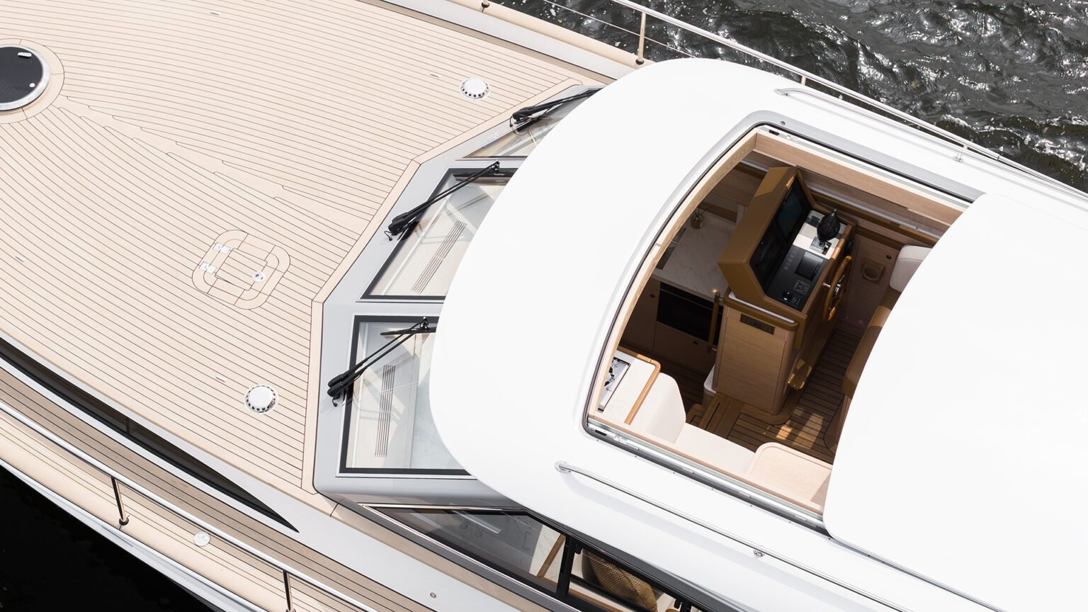 RubenGriffioen_Cygne-exterior_MulderShipyard_DJI_0065_01