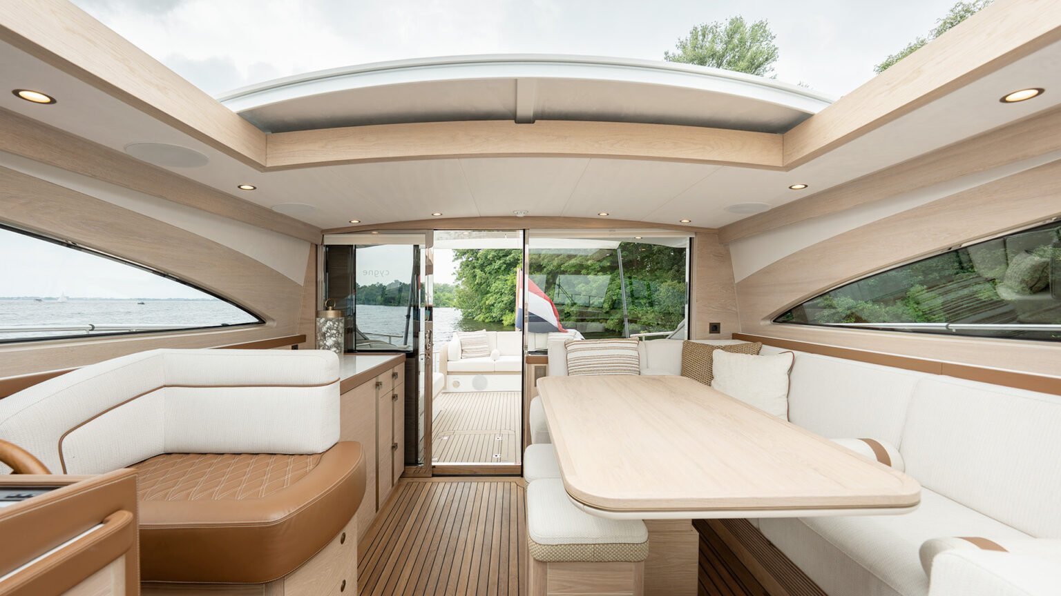 RubenGriffioen_Cygne-interior_MulderShipyard_RJG05154