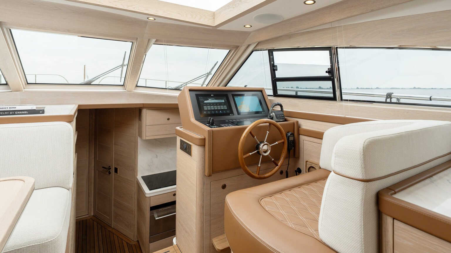 RubenGriffioen_Cygne-interior_MulderShipyard_RJG05165