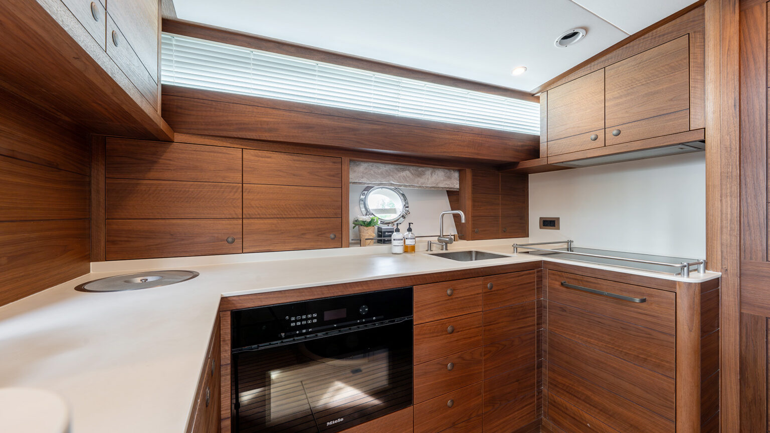 Partout-interior_MulderShipyard_RJG05547