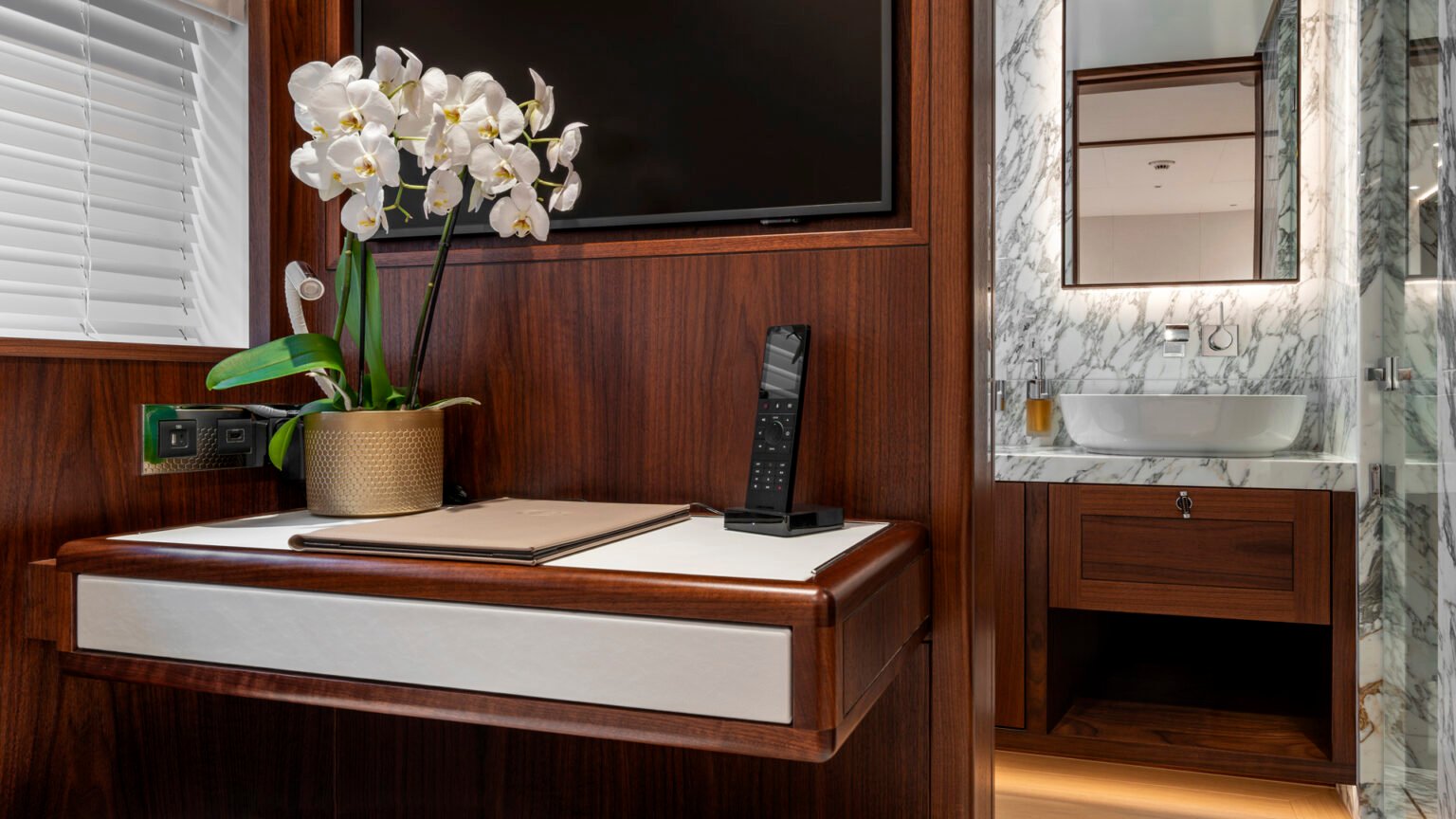 Mulder-ThirtySix-BN139-Q43-int (11)