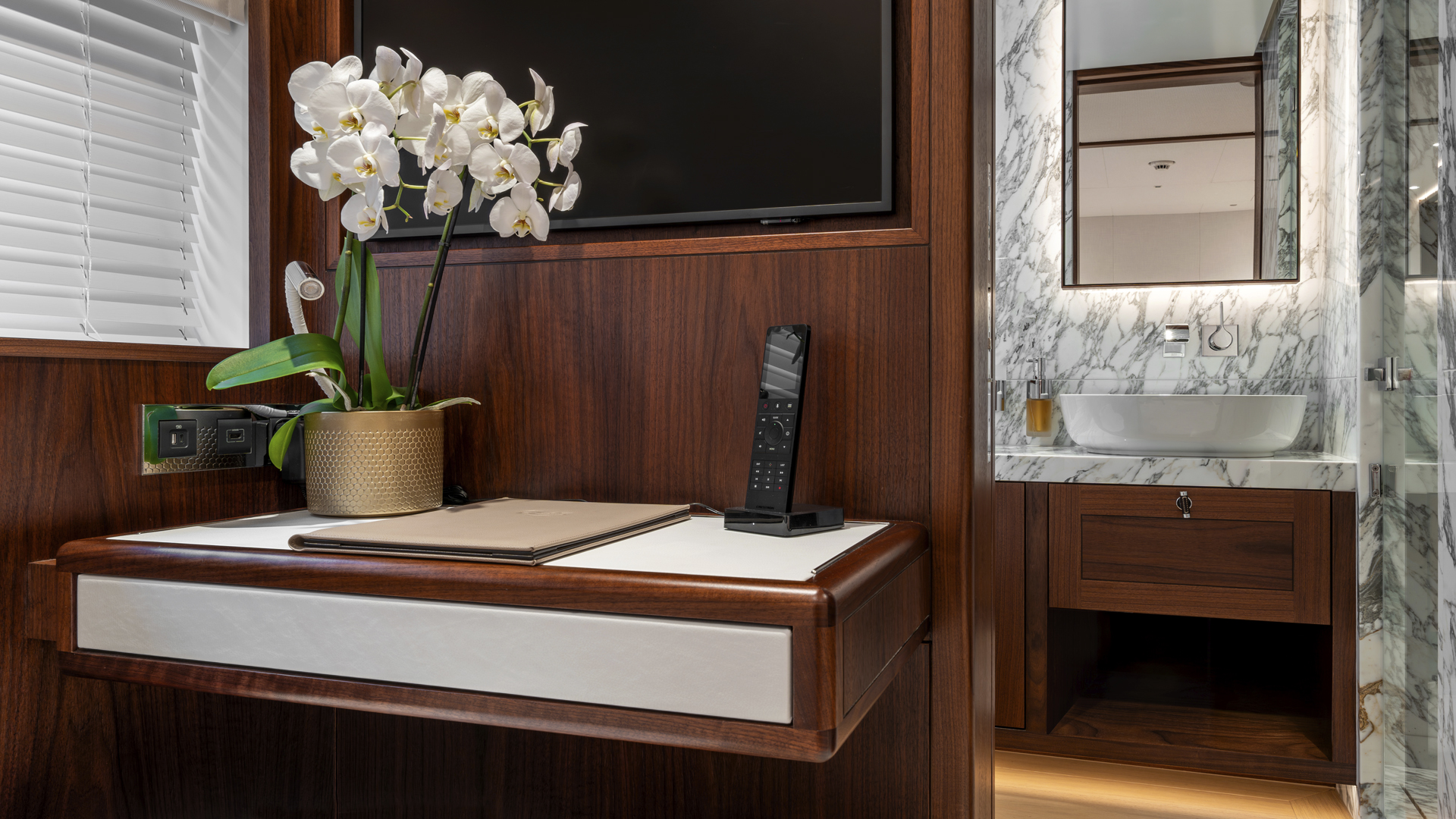 Mulder-ThirtySix-BN139-Q43-int (11)