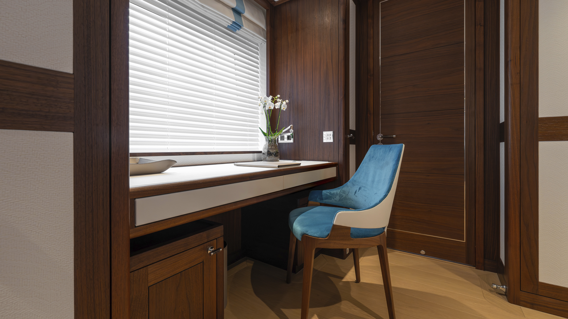 Mulder-ThirtySix-BN139-Q43-int (29)