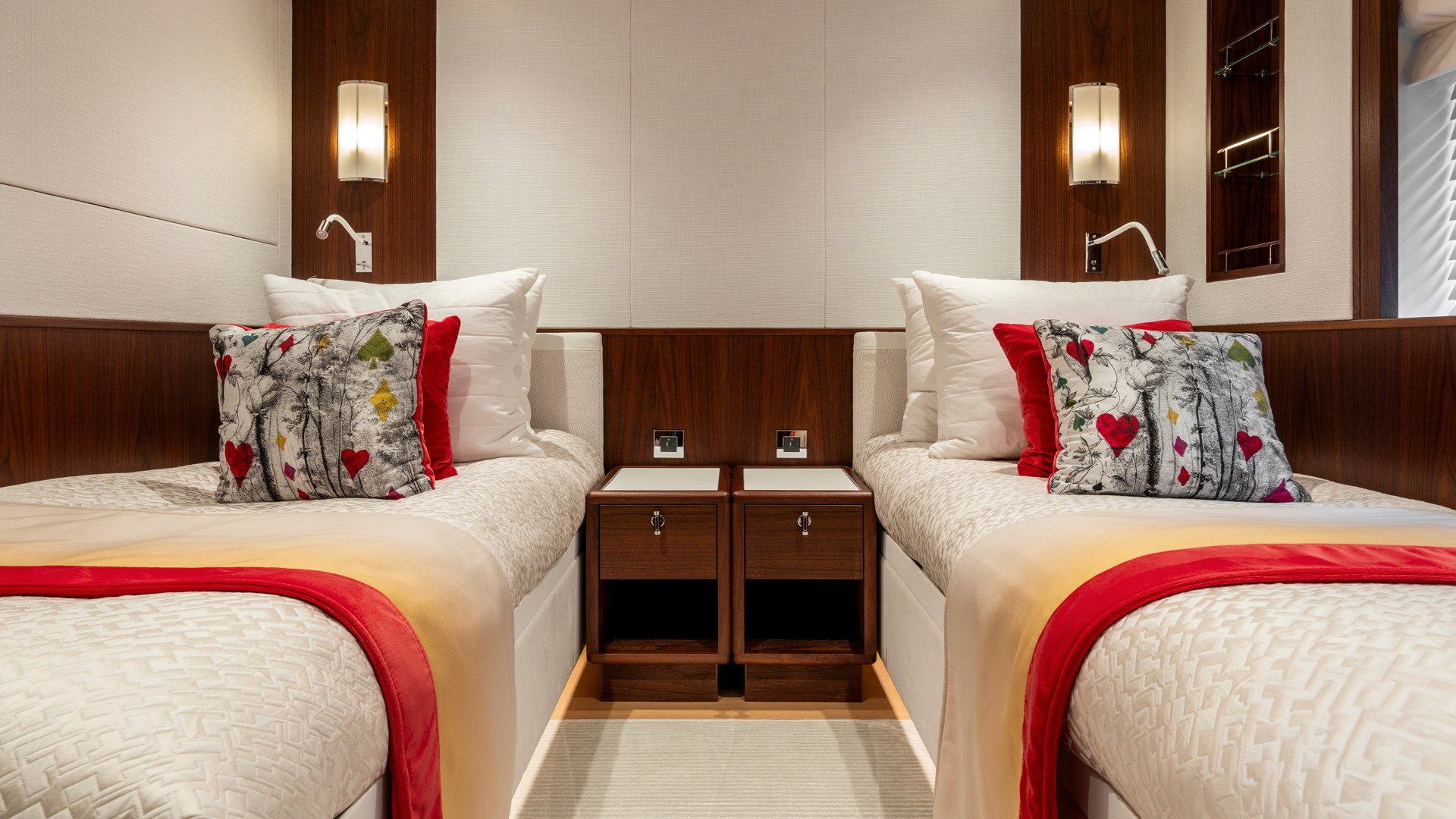 Mulder-ThirtySix-BN139-Q43-int (9)